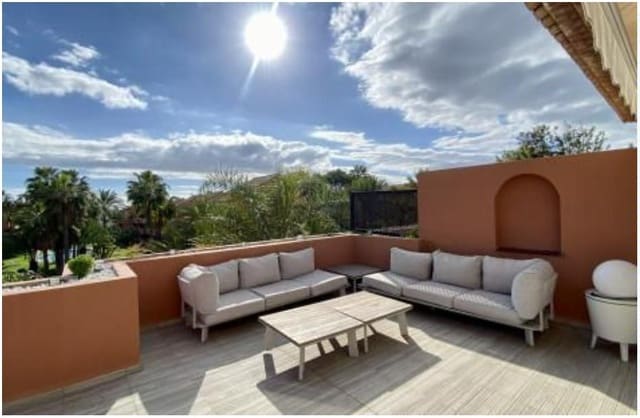 3 sovrum Takvåning att hyra i Puerto Banus, Marbella med pool garage - 3 500 € (Ref: 10047037)
