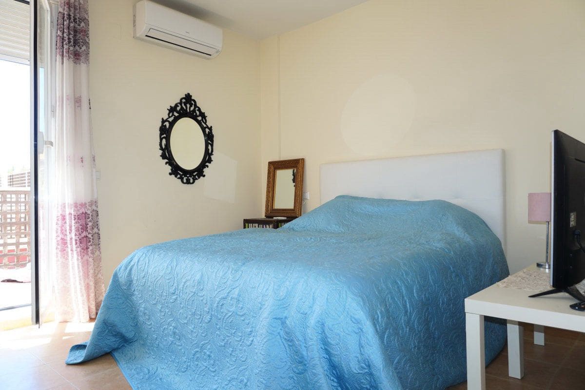 4 quarto Moradia em Banda para venda em El Faro com piscina garagem - 485 000 € (Ref: 10075474)