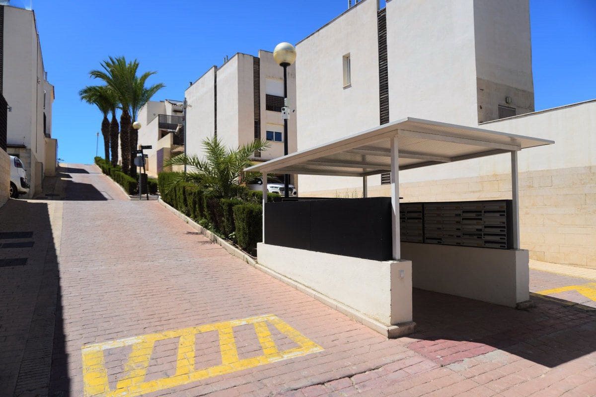 4 quarto Moradia em Banda para venda em El Faro com piscina garagem - 485 000 € (Ref: 10075474)