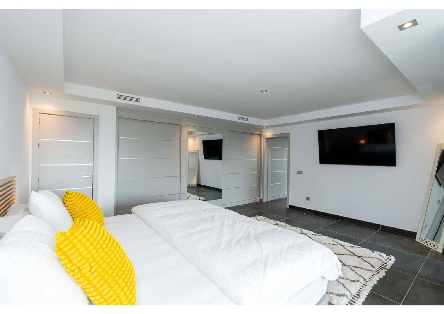 6 slaapkamer Villa te huur in Marbella met zwembad garage - € 13.000 (Ref: 10075475)