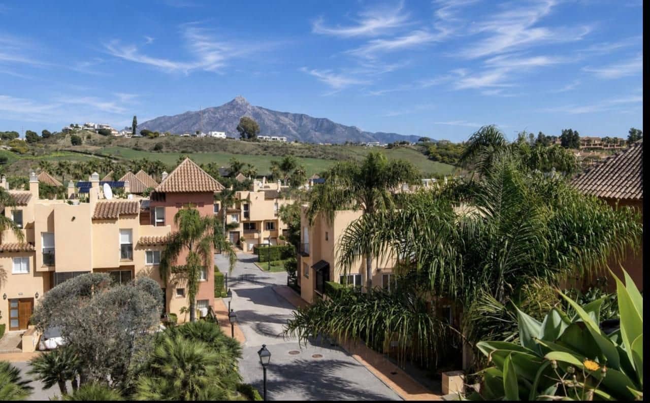 3 Zimmer Reihenhaus zu verkaufen in Nueva Andalucia mit Pool Garage - 540.000 € (Ref: 10090724)