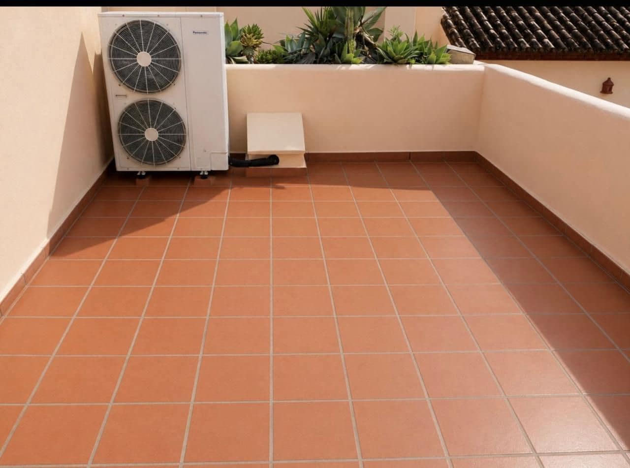 3 Zimmer Reihenhaus zu verkaufen in Nueva Andalucia mit Pool Garage - 540.000 € (Ref: 10090724)