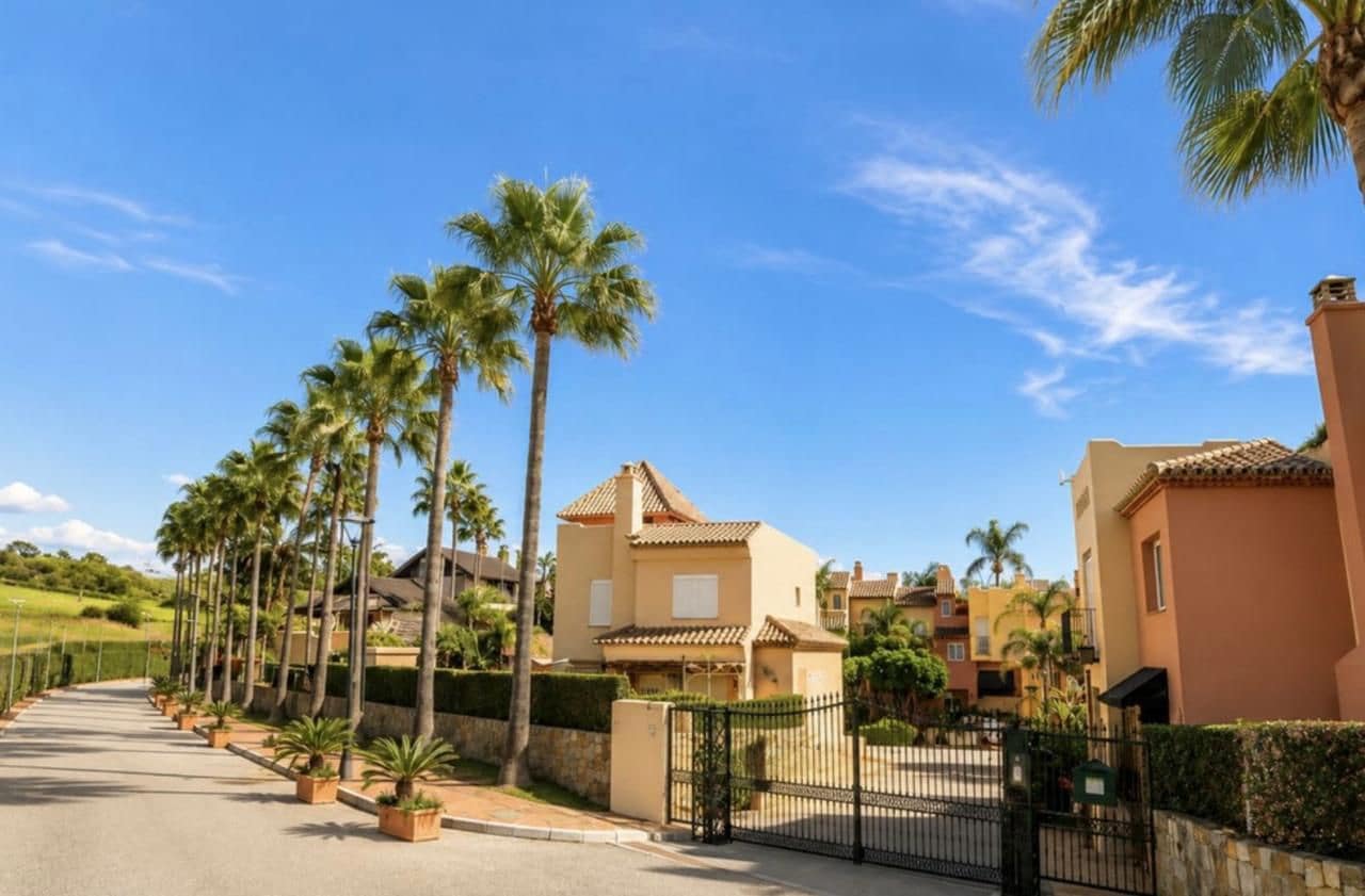 3 Zimmer Reihenhaus zu verkaufen in Nueva Andalucia mit Pool Garage - 540.000 € (Ref: 10090724)