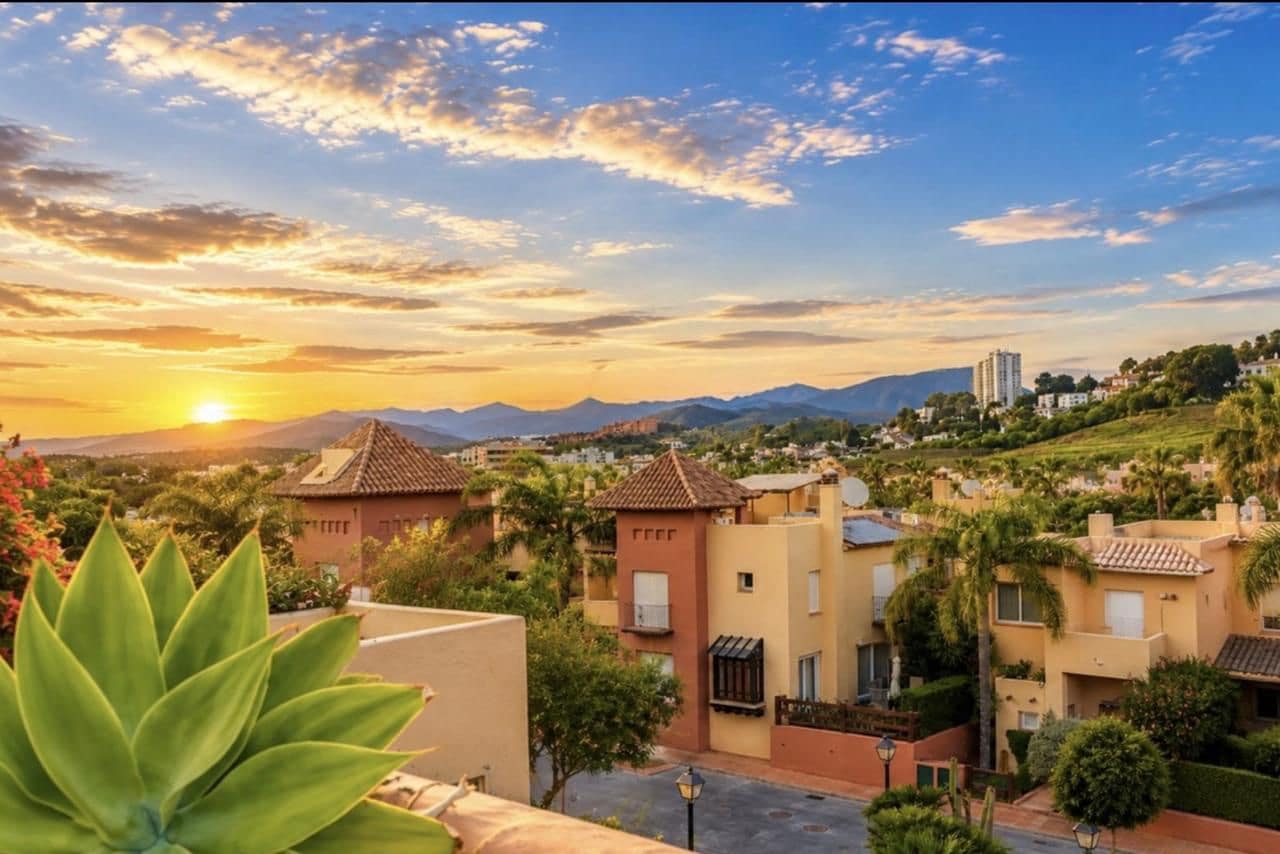 3 Zimmer Reihenhaus zu verkaufen in Nueva Andalucia mit Pool Garage - 540.000 € (Ref: 10090724)