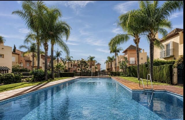 3 sovrum Radhus till salu i Rodeo Alto - Guadaiza - La Campana, Marbella med pool garage - 540 000 € (Ref: 10090724)
