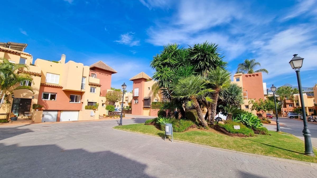 3 Zimmer Reihenhaus zu verkaufen in Nueva Andalucia mit Pool Garage - 540.000 € (Ref: 10090724)