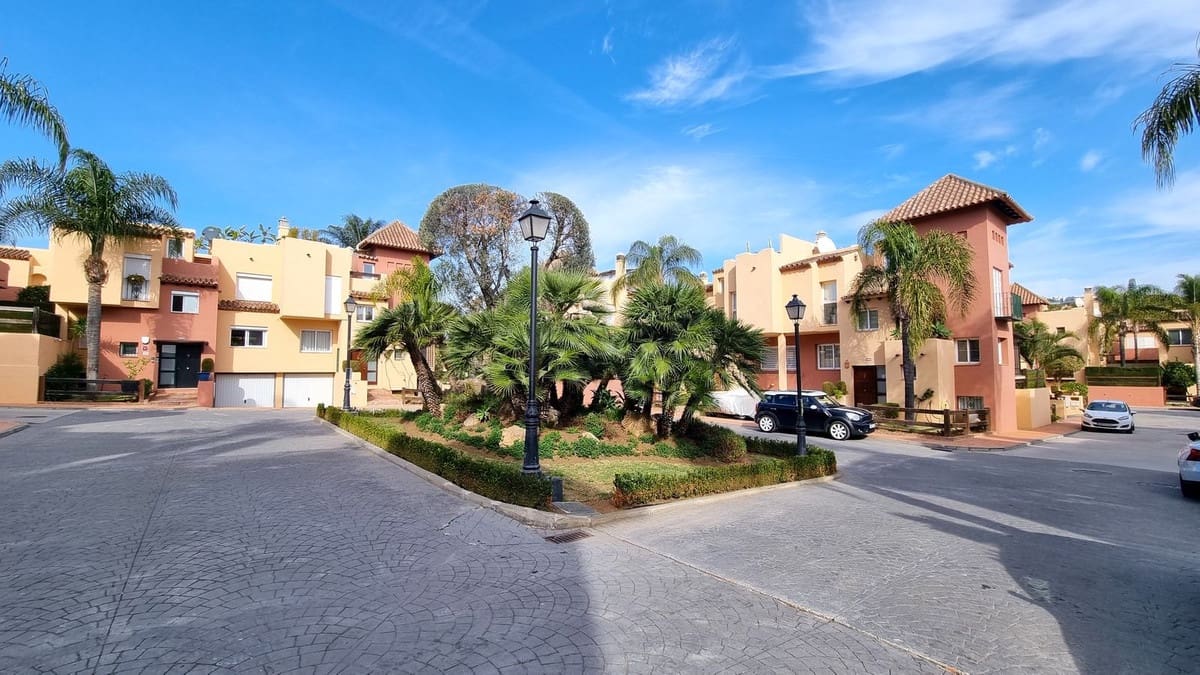3 Zimmer Reihenhaus zu verkaufen in Nueva Andalucia mit Pool Garage - 540.000 € (Ref: 10090724)
