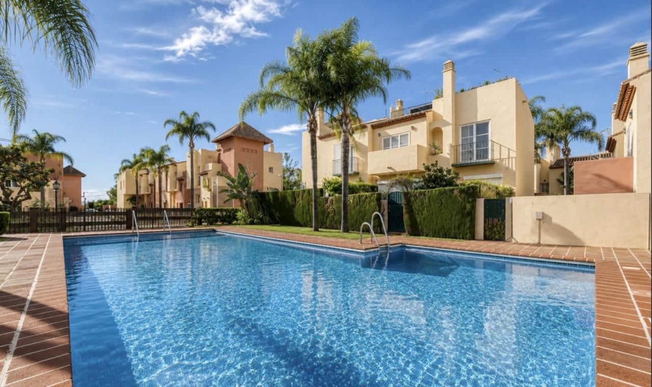 3 Zimmer Reihenhaus zu verkaufen in Nueva Andalucia mit Pool Garage - 540.000 € (Ref: 10090724)