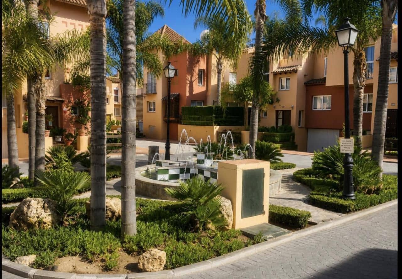 3 Zimmer Reihenhaus zu verkaufen in Nueva Andalucia mit Pool Garage - 540.000 € (Ref: 10090724)