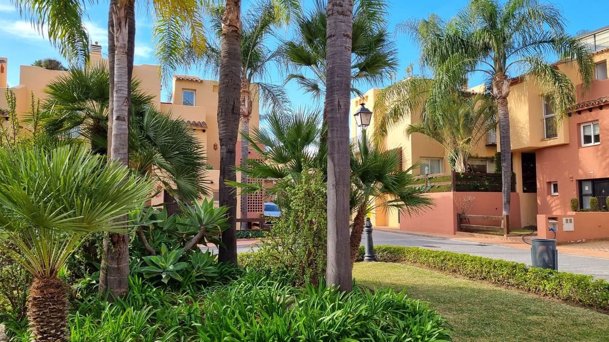 3 Zimmer Reihenhaus zu verkaufen in Nueva Andalucia mit Pool Garage - 540.000 € (Ref: 10090724)