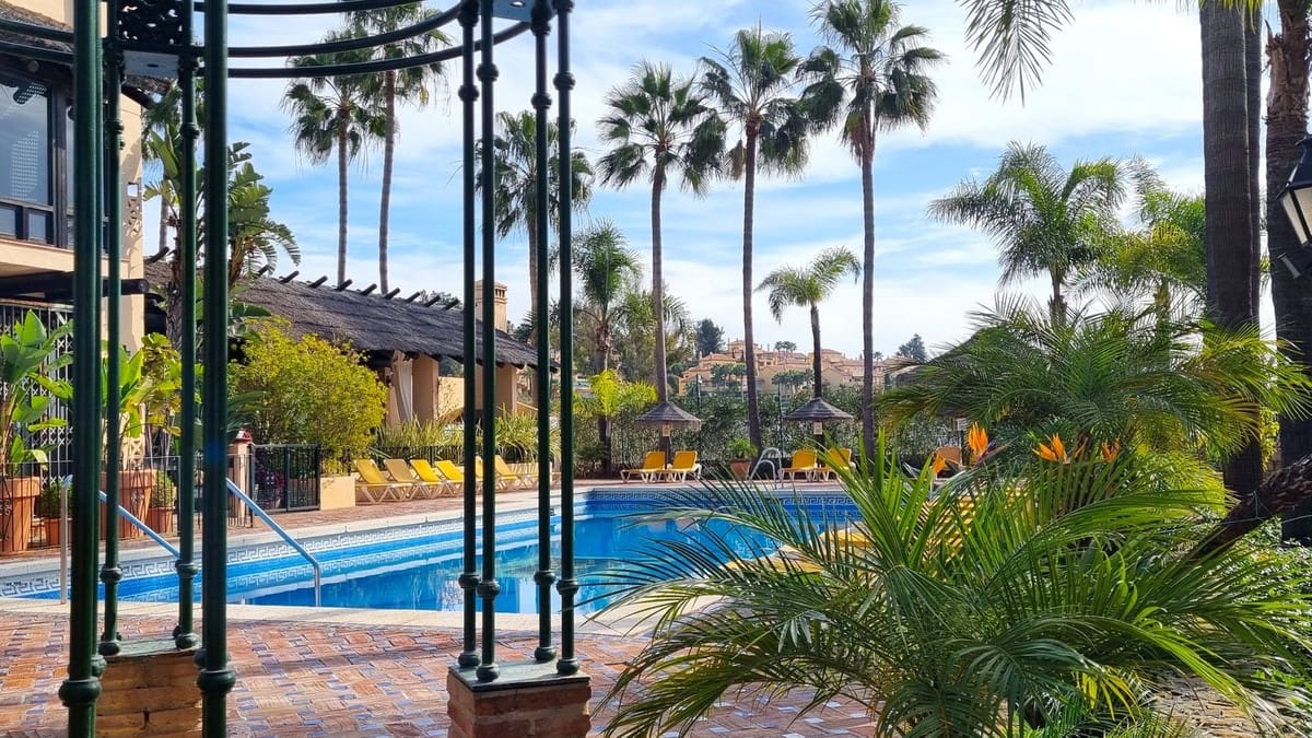 3 Zimmer Reihenhaus zu verkaufen in Nueva Andalucia mit Pool Garage - 540.000 € (Ref: 10090724)