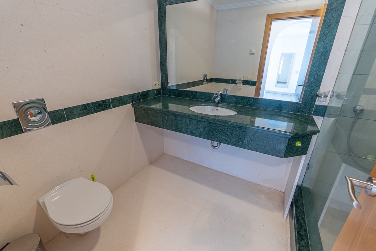 2 chambre Appartement à vendre à Benahavis avec piscine garage - 455 000 € (Ref: 10098181)