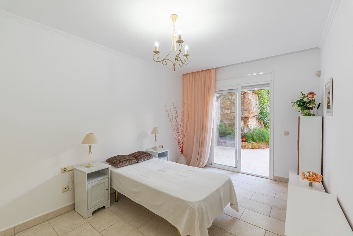 2 chambre Appartement à vendre à Benahavis avec piscine garage - 455 000 € (Ref: 10098181)