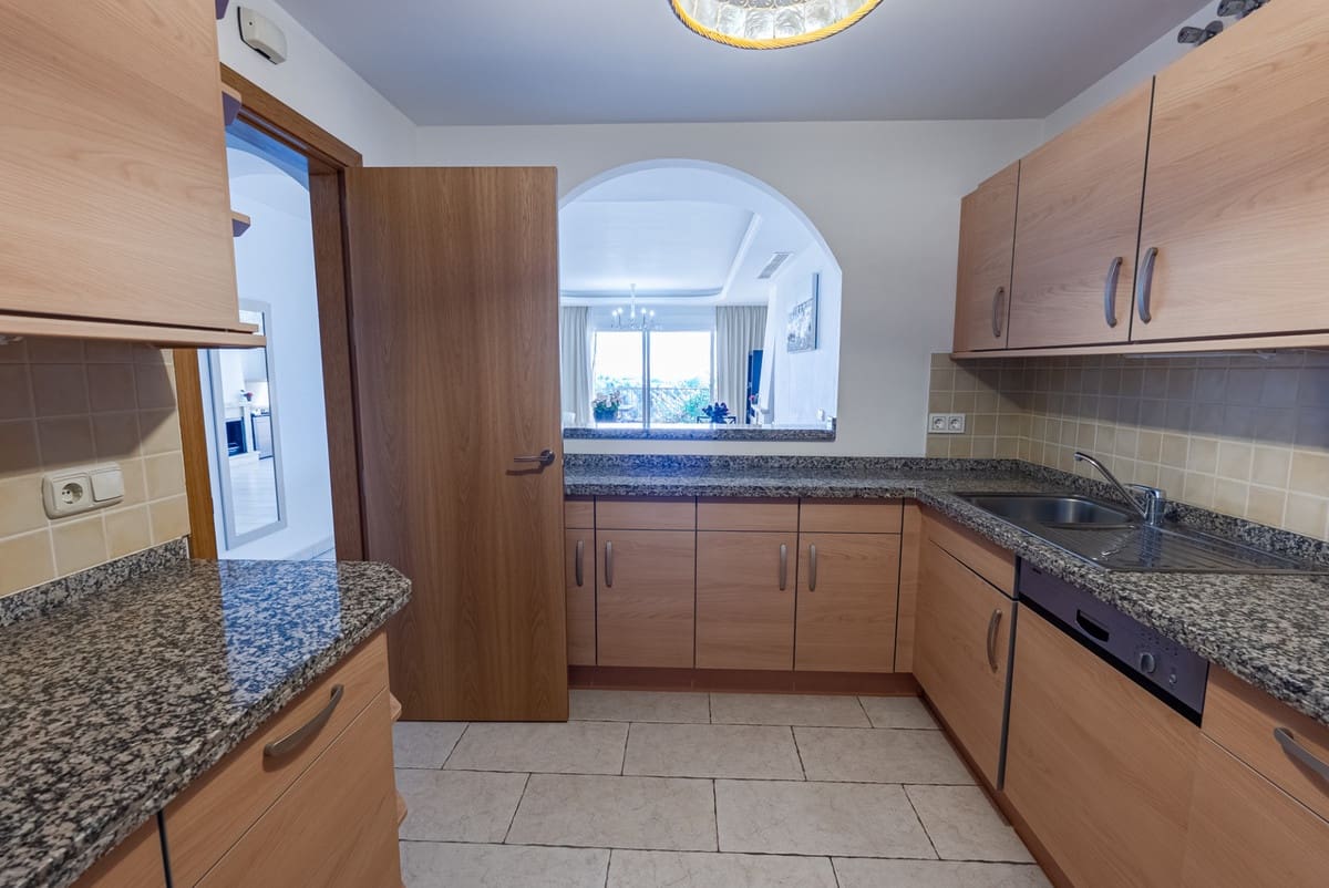2 chambre Appartement à vendre à Benahavis avec piscine garage - 455 000 € (Ref: 10098181)
