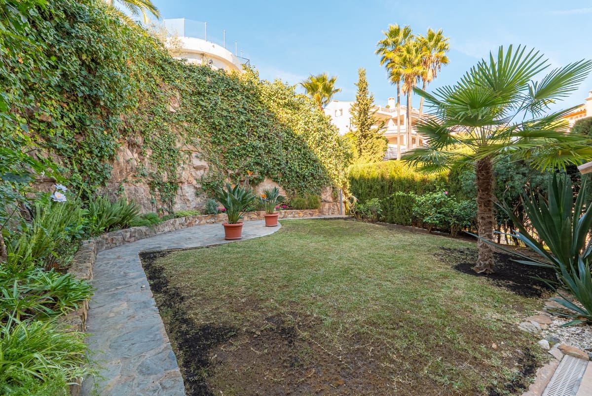 2 chambre Appartement à vendre à Benahavis avec piscine garage - 455 000 € (Ref: 10098181)