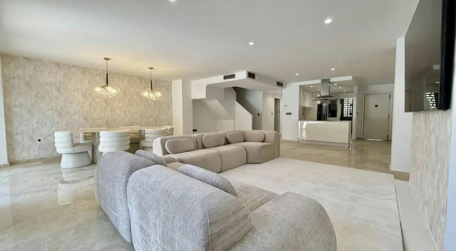 Apartamento de 3 habitaciones en Guadalmina en alquiler - 3.500 € (Ref: 10129013)