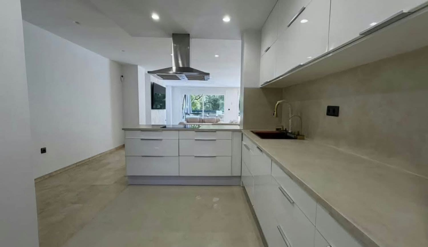 Apartamento de 3 habitaciones en Guadalmina en alquiler - 3.500 € (Ref: 10129013)