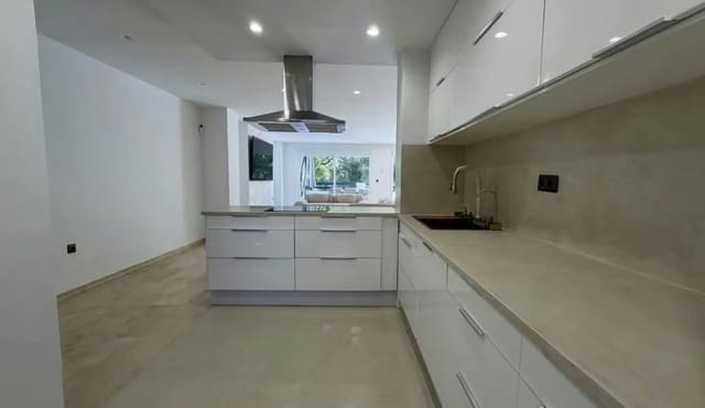 Apartamento de 3 habitaciones en Guadalmina Alta, Marbella en alquiler - 3.500 € (Ref: 10129013)