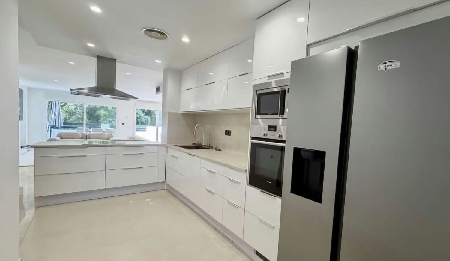 Apartamento de 3 habitaciones en Guadalmina en alquiler - 3.500 € (Ref: 10129013)