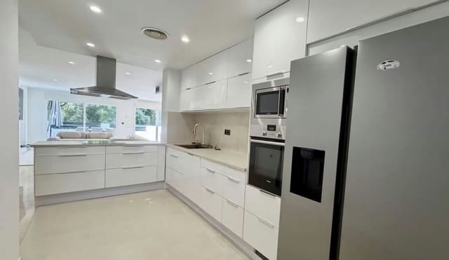 Apartamento de 3 habitaciones en Guadalmina Alta, Marbella en alquiler - 3.500 € (Ref: 10129013)