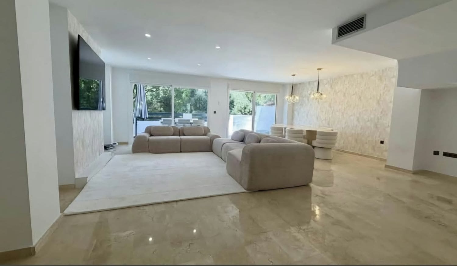 Apartamento de 3 habitaciones en Guadalmina en alquiler - 3.500 € (Ref: 10129013)