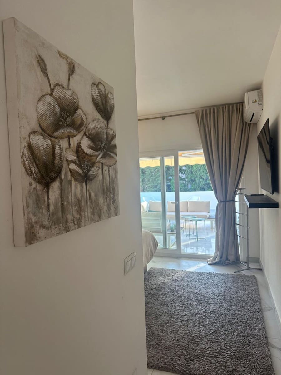 2 bedroom Apartment for rent in Puerto Banus - € 3,500 (Ref: 10129014)