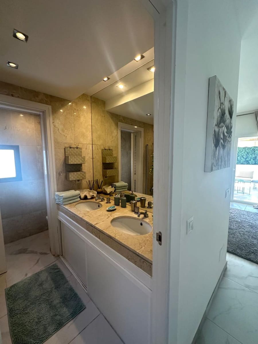2 bedroom Apartment for rent in Puerto Banus - € 3,500 (Ref: 10129014)