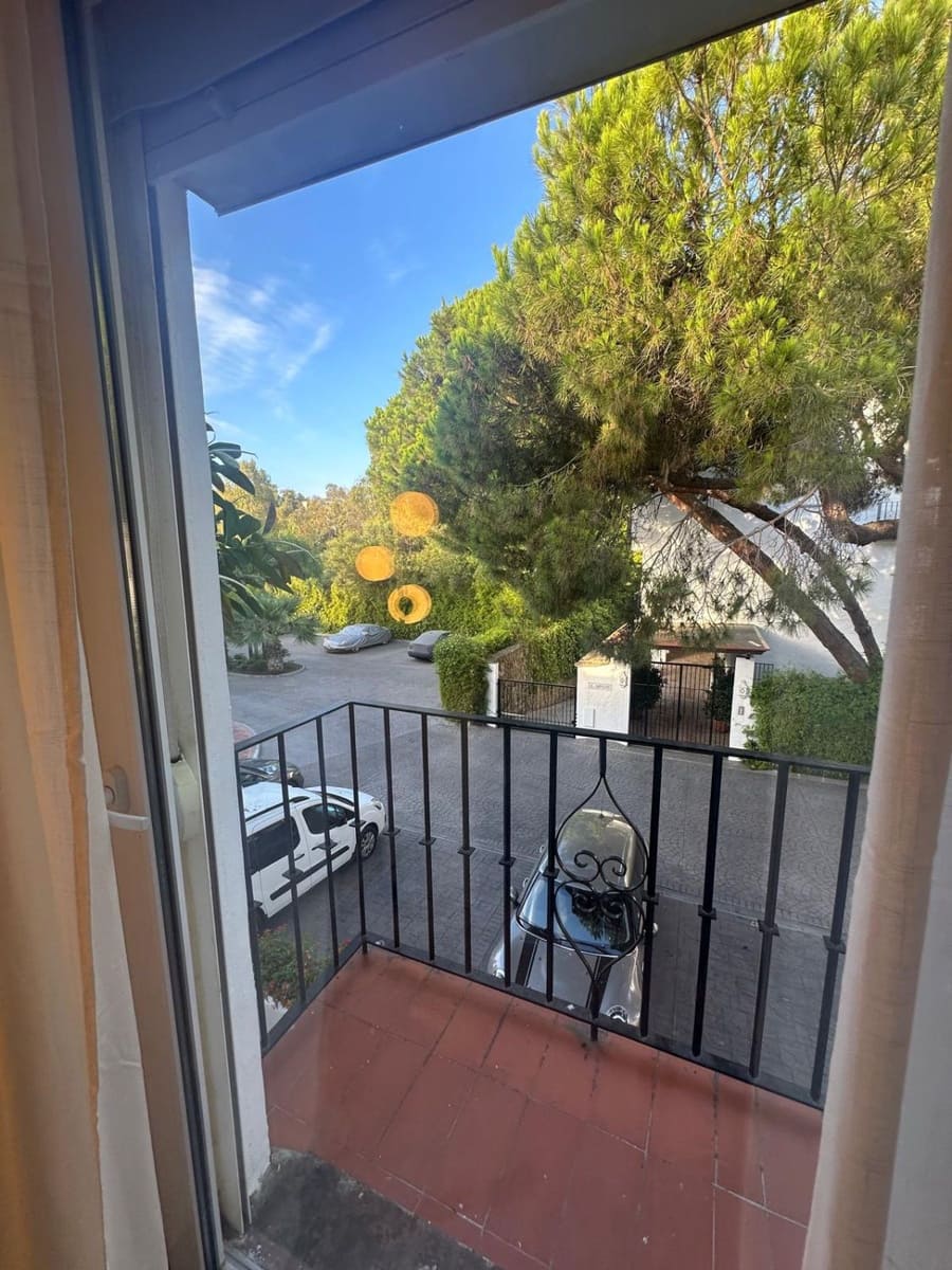 2 bedroom Apartment for rent in Puerto Banus - € 3,500 (Ref: 10129014)