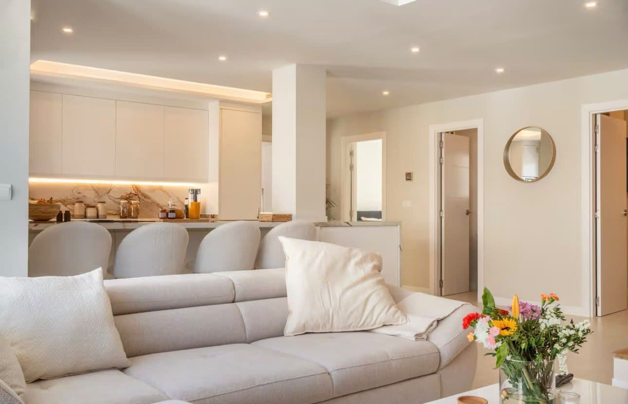 4 bedroom Penthouse for rent in Marbella with pool - € 5,500 (Ref: 10153346)