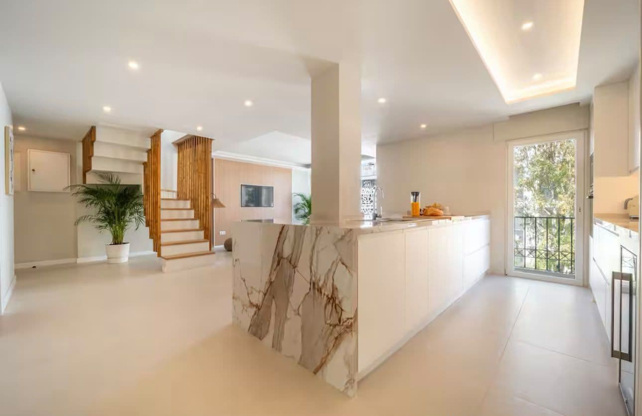 4 bedroom Penthouse for rent in Marbella with pool - € 5,500 (Ref: 10153346)