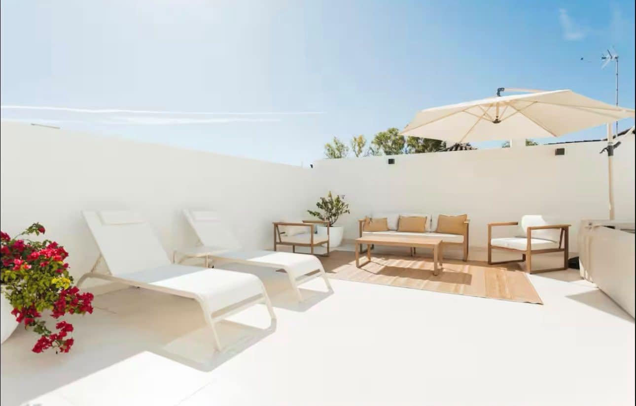 4 bedroom Penthouse for rent in Marbella with pool - € 5,500 (Ref: 10153346)