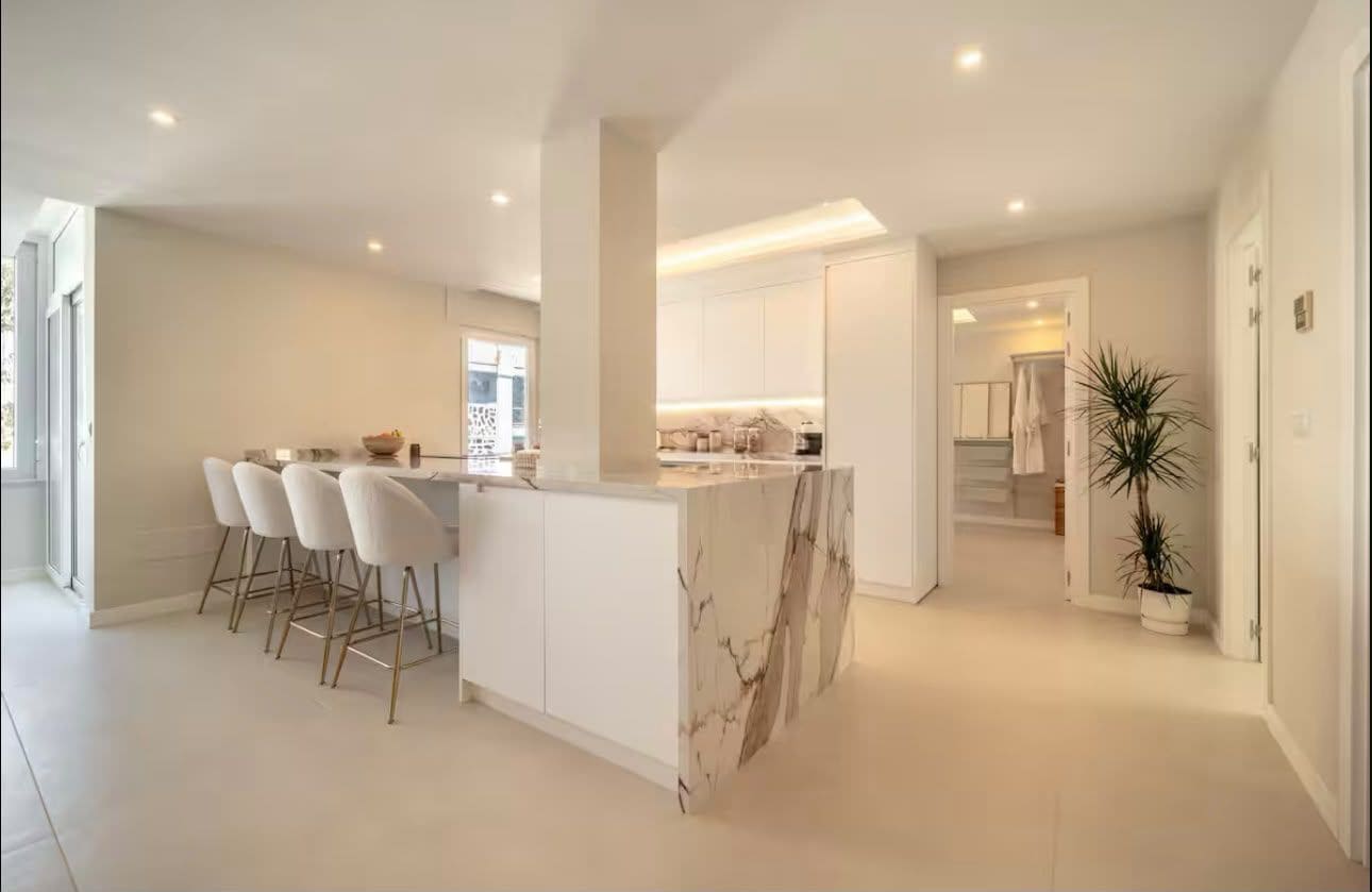 4 bedroom Penthouse for rent in Marbella with pool - € 5,500 (Ref: 10153346)