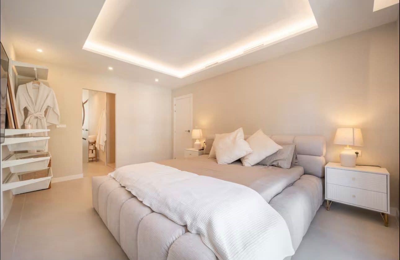 4 bedroom Penthouse for rent in Marbella with pool - € 5,500 (Ref: 10153346)