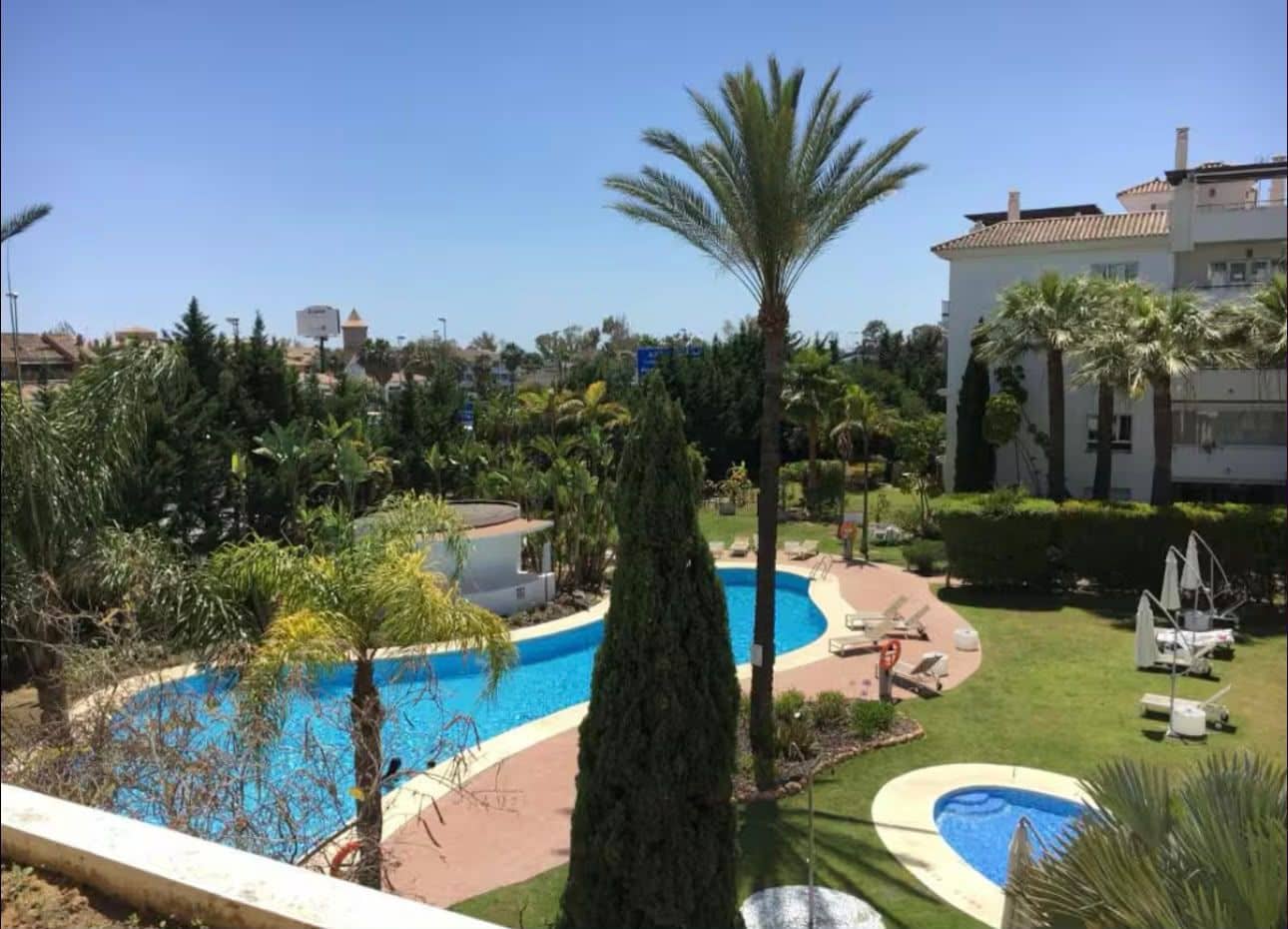 4 bedroom Penthouse for rent in Marbella with pool - € 5,500 (Ref: 10153346)