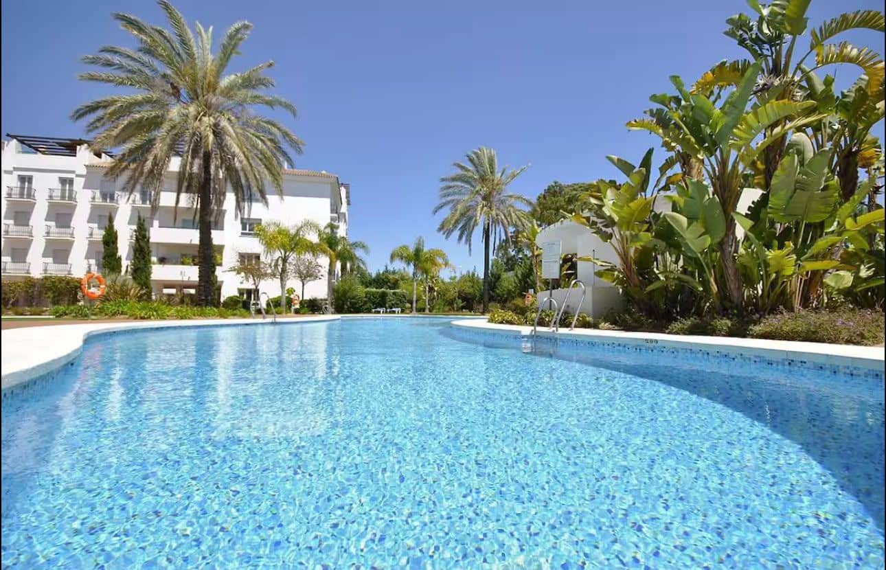 4 bedroom Penthouse for rent in Marbella with pool - € 5,500 (Ref: 10153346)