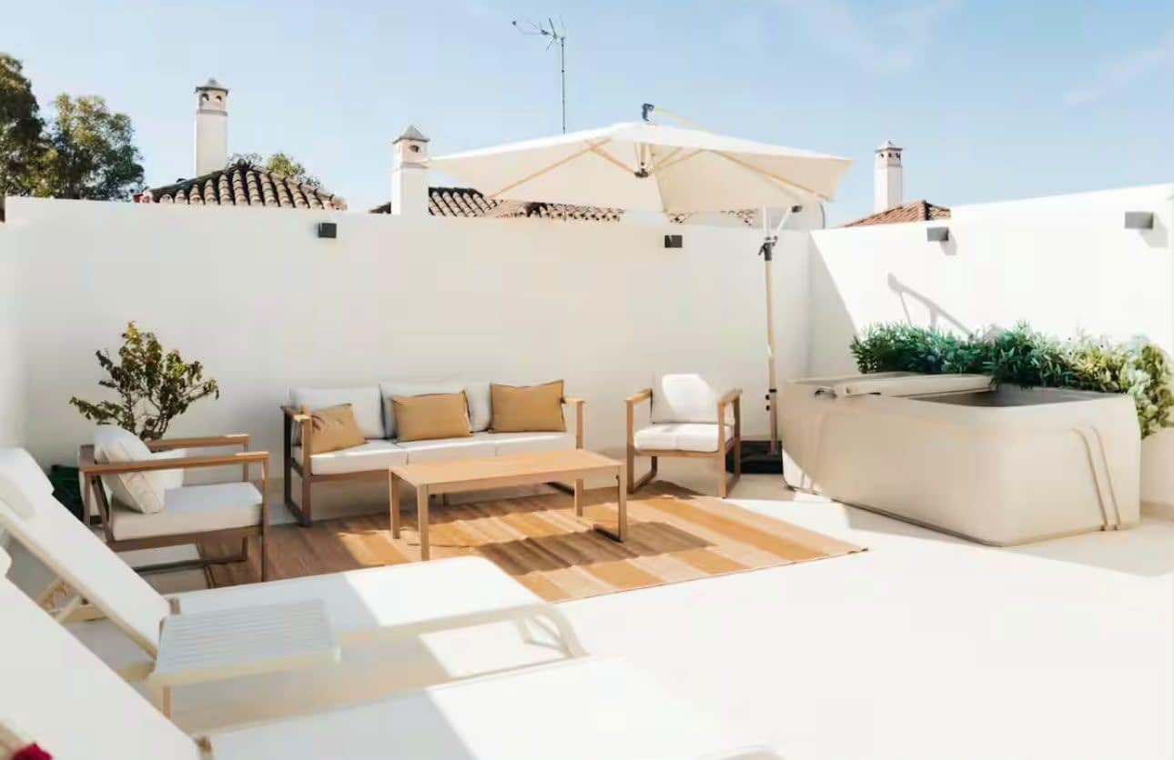 4 bedroom Penthouse for rent in Marbella with pool - € 5,500 (Ref: 10153346)