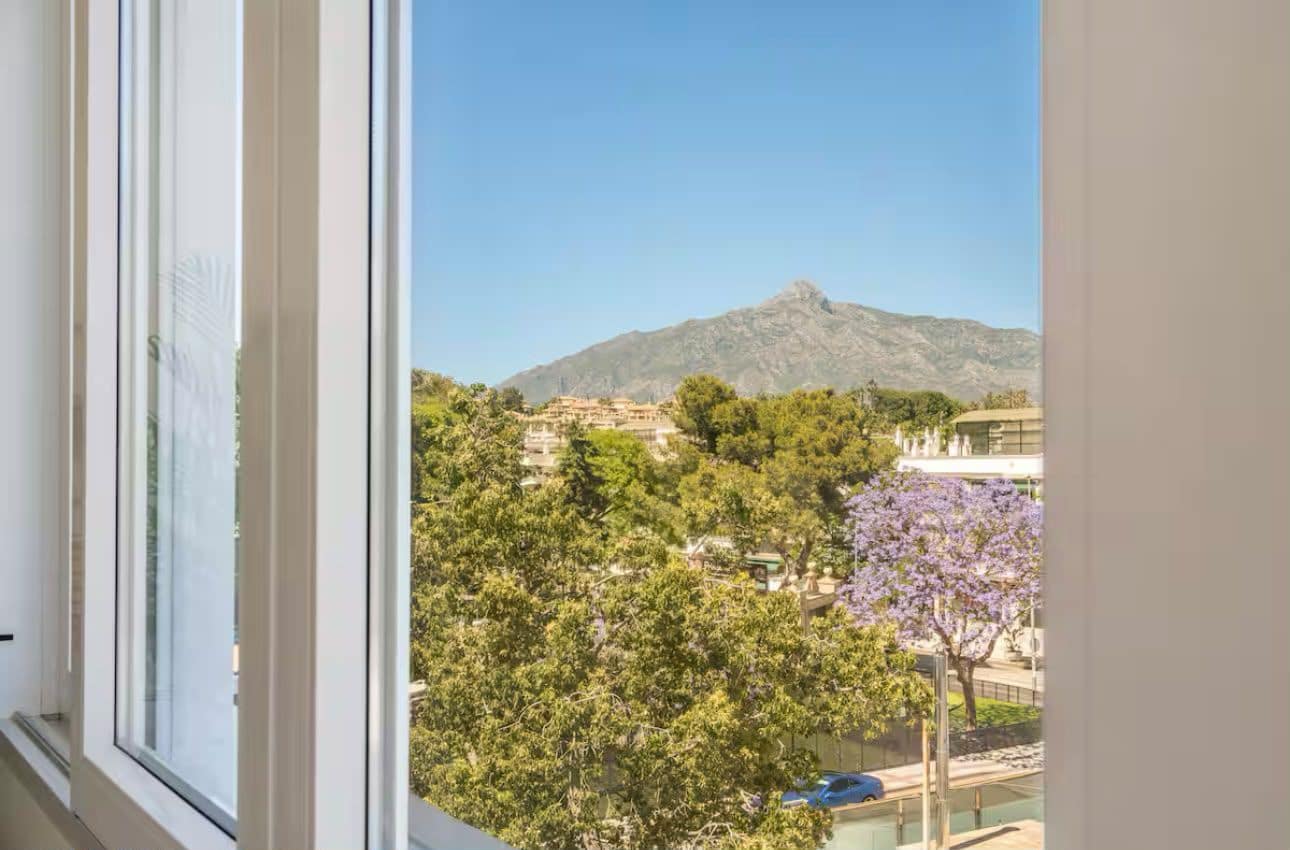 4 bedroom Penthouse for rent in Marbella with pool - € 5,500 (Ref: 10153346)