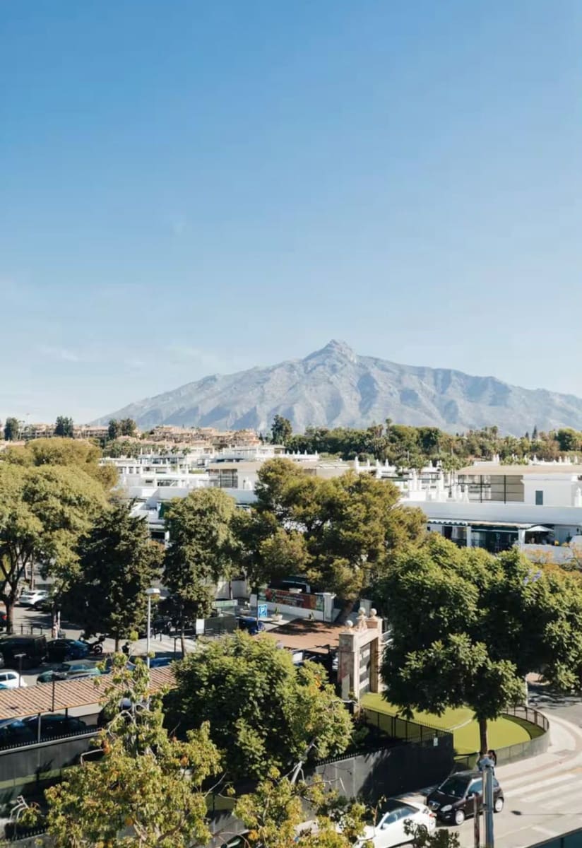 4 bedroom Penthouse for rent in Marbella with pool - € 5,500 (Ref: 10153346)