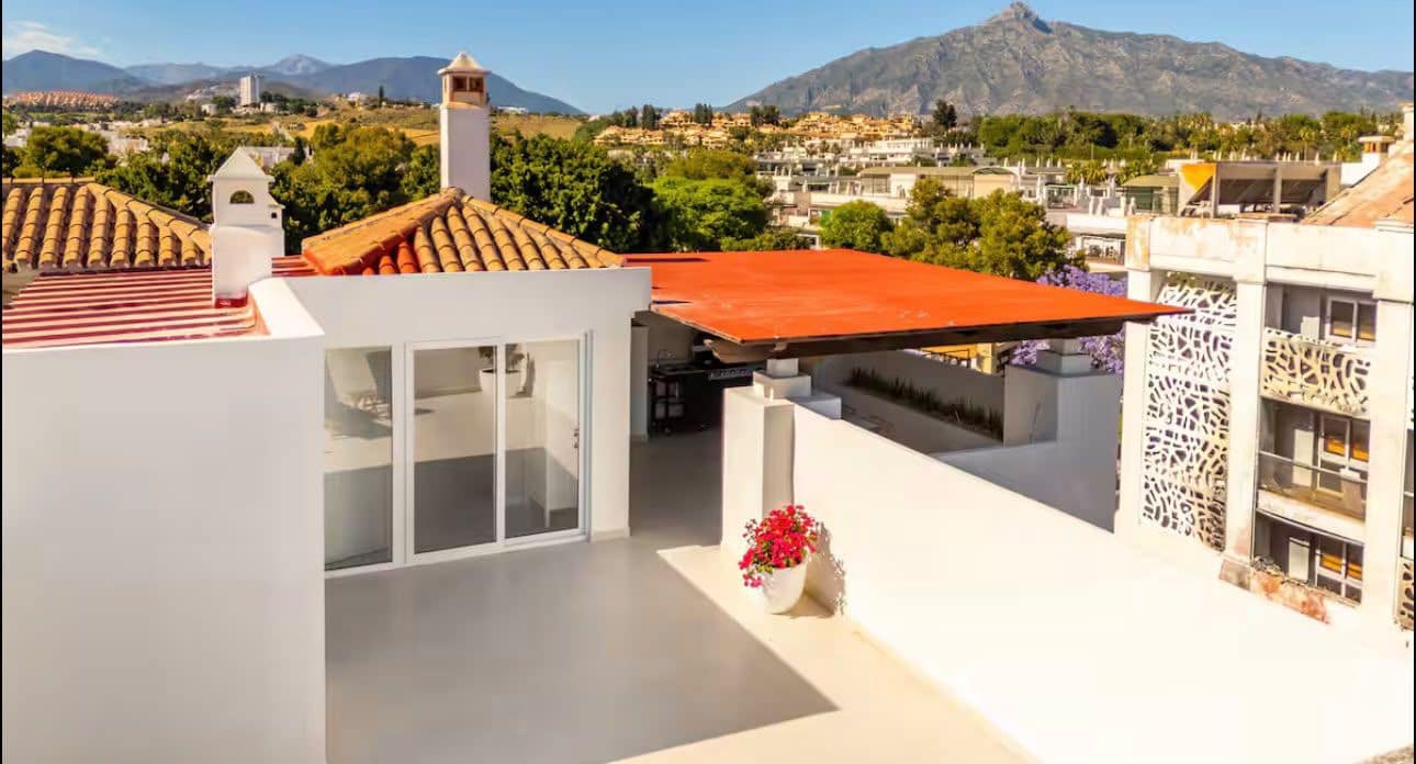 4 bedroom Penthouse for rent in Marbella with pool - € 5,500 (Ref: 10153346)