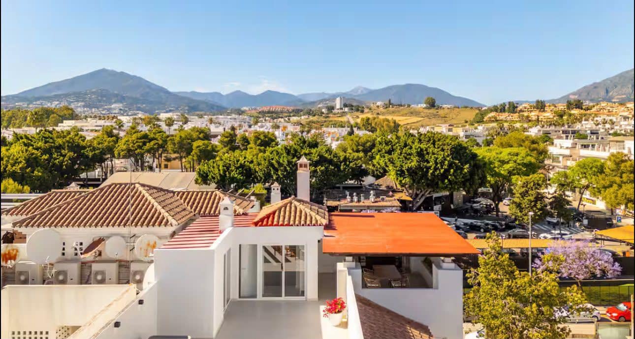 4 bedroom Penthouse for rent in Marbella with pool - € 5,500 (Ref: 10153346)