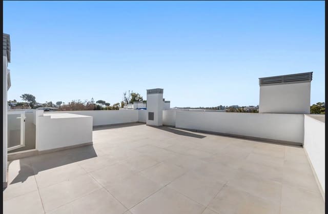4 soveværelse Rækkehus til leje i San Pedro de Alcántara Pueblo, Marbella med garage - € 5.500 (Ref: 10159277)