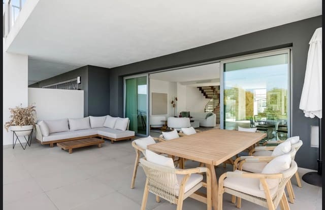 4 soveværelse Rækkehus til leje i San Pedro de Alcántara Pueblo, Marbella med garage - € 5.500 (Ref: 10159277)