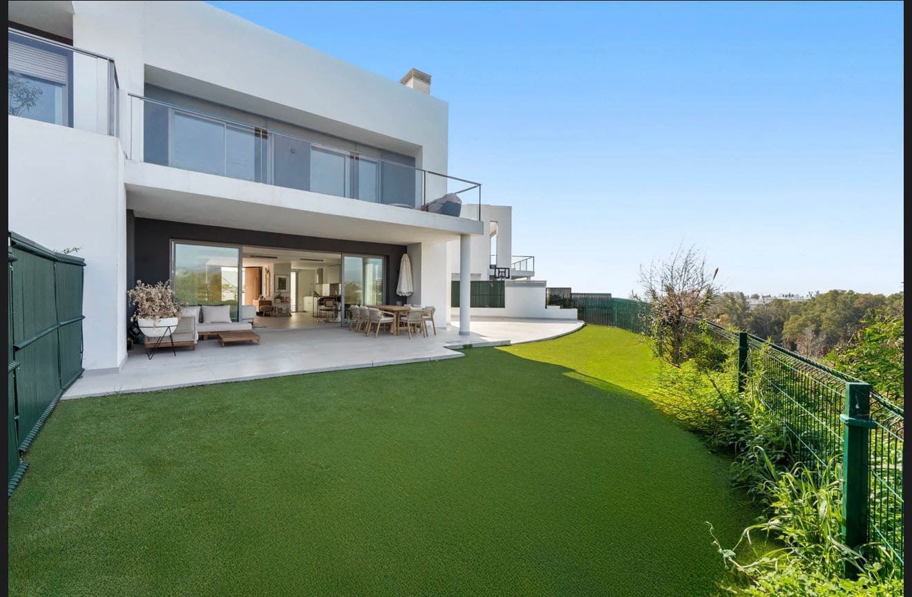 4 makuuhuone Rivitalo vuokrattavana paikassa San Pedro de Alcantara mukana 
autotalli - 5 500 € (Ref: 10159277)