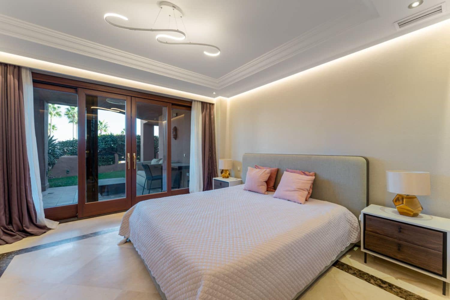 4 bedroom Apartment for sale in El Padron with pool garage - € 2,000,000 (Ref: 10177006)