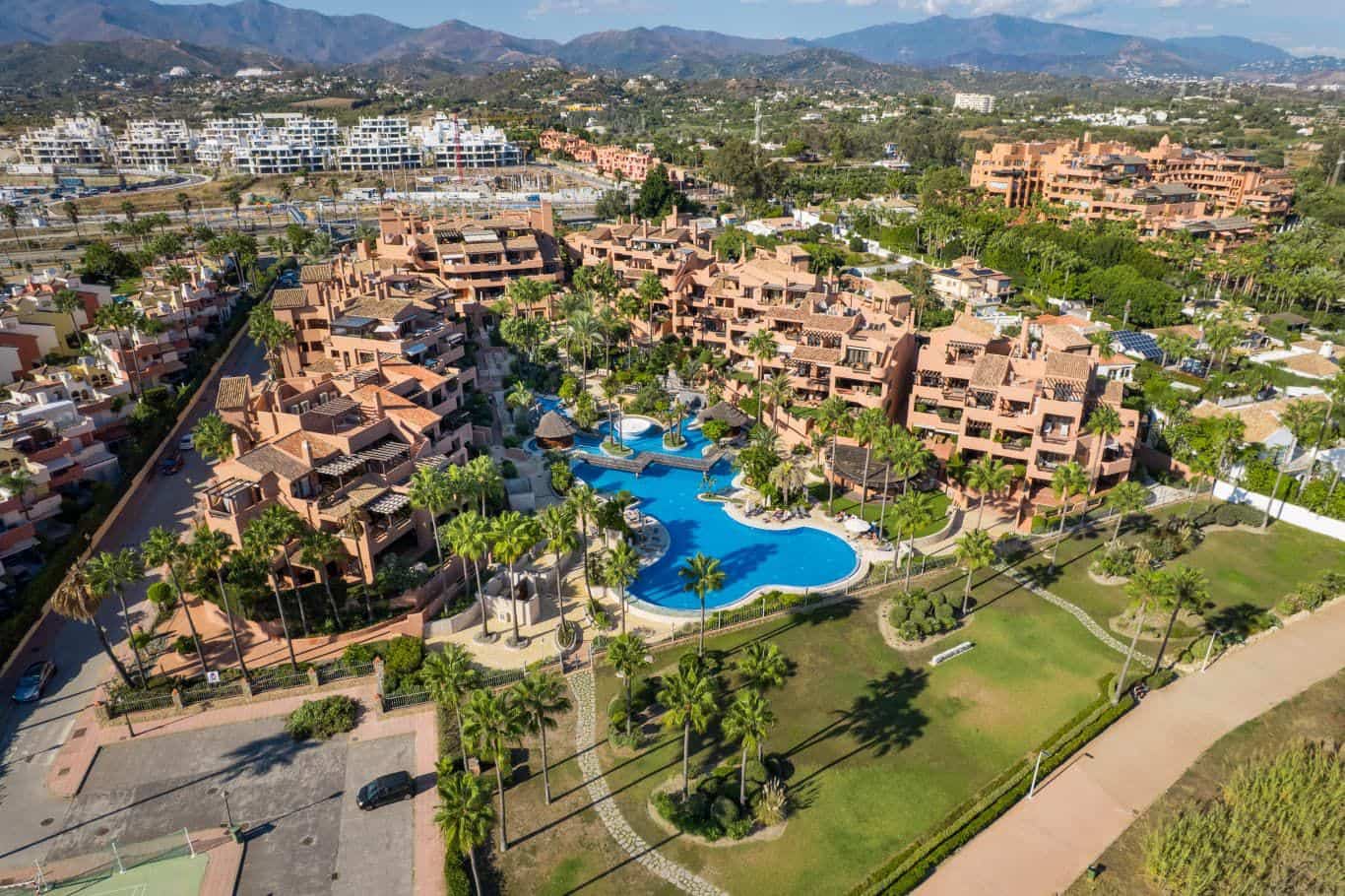 4 bedroom Apartment for sale in El Padron with pool garage - € 2,000,000 (Ref: 10177006)