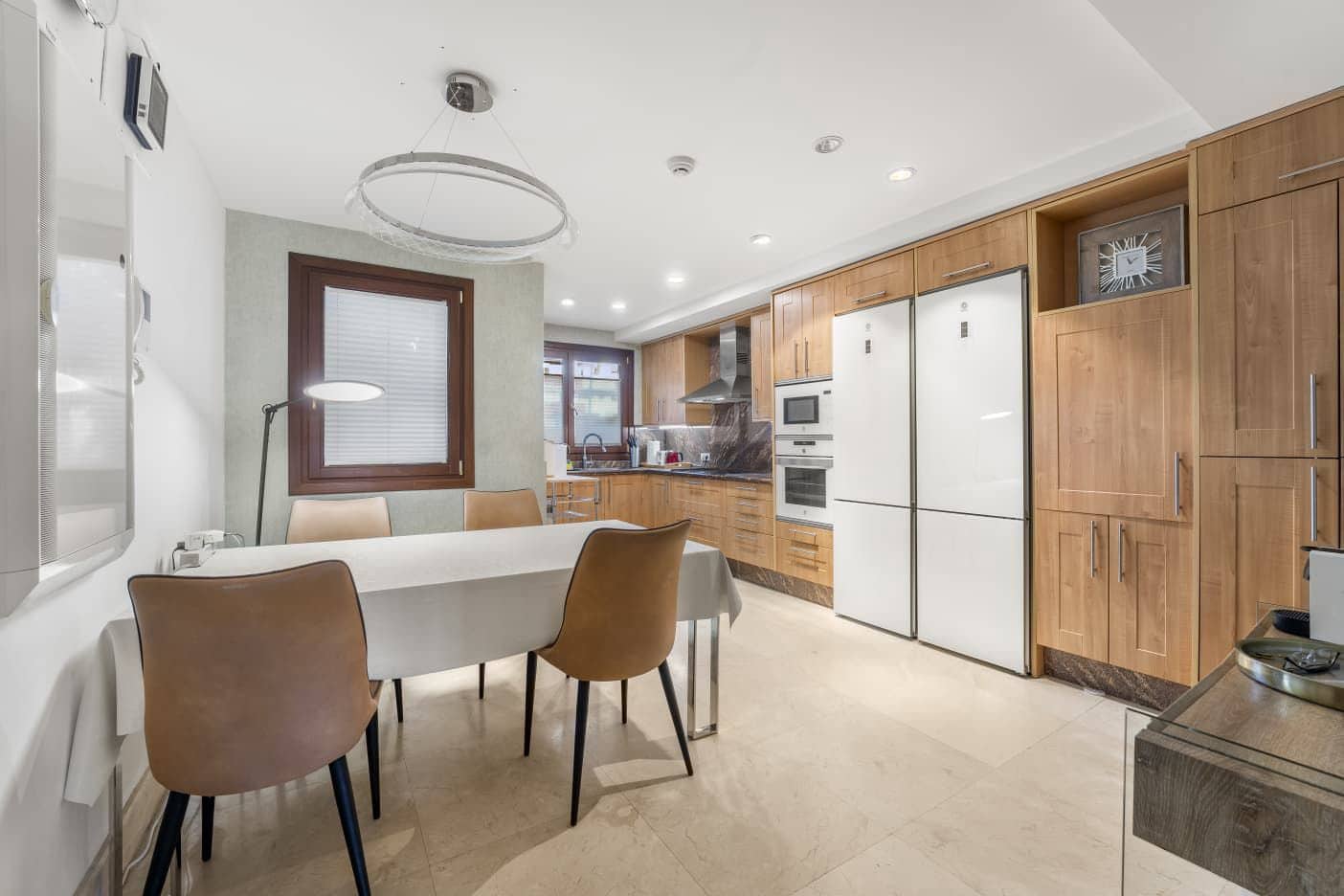 4 sovrum Lägenhet att hyra i Estepona med pool garage - 5 500 € (Ref: 10177008)