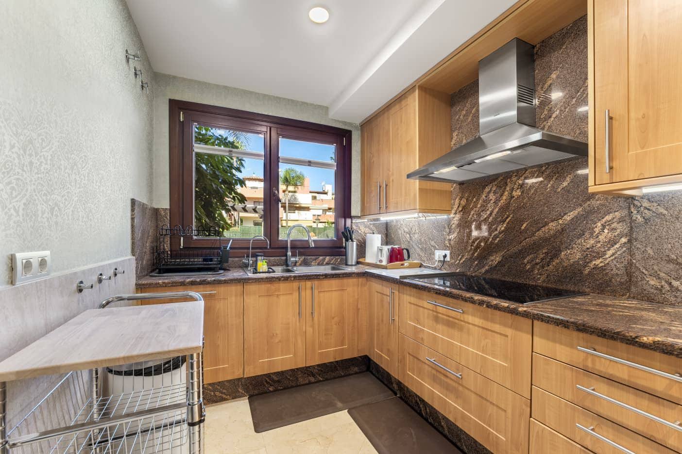 4 sovrum Lägenhet att hyra i Estepona med pool garage - 5 500 € (Ref: 10177008)