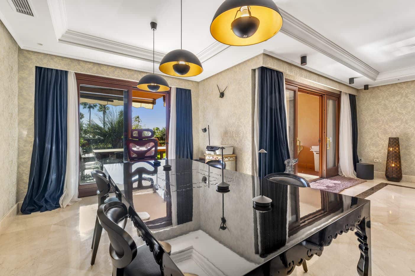 4 sovrum Lägenhet att hyra i Estepona med pool garage - 5 500 € (Ref: 10177008)