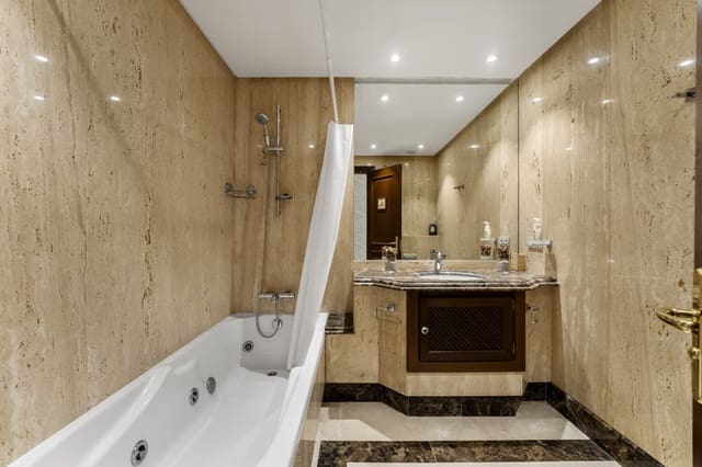 4 bedroom Apartment for rent in Kempinski, Estepona with pool garage - € 5,500 (Ref: 10177008)