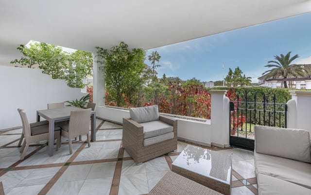 3 soveværelse Lejlighed til leje i Lomas De Marbella, Marbella med swimmingpool garage - € 5.000 (Ref: 10182888)